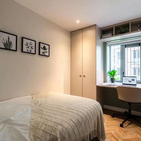 Apartment Arasian P&v In *